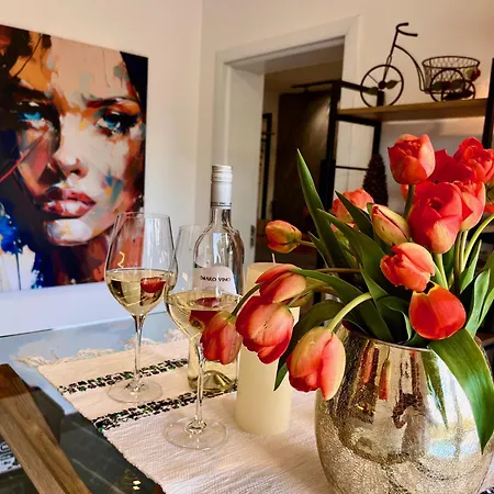 In - Prime Location Σκόπια