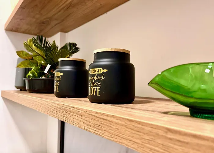 In - Prime Location דירה *