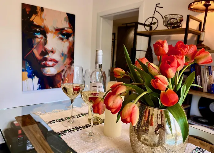 In - Prime Location סקופיה