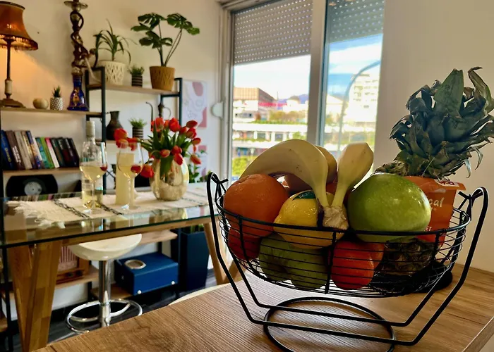 In - Prime Location דירה *